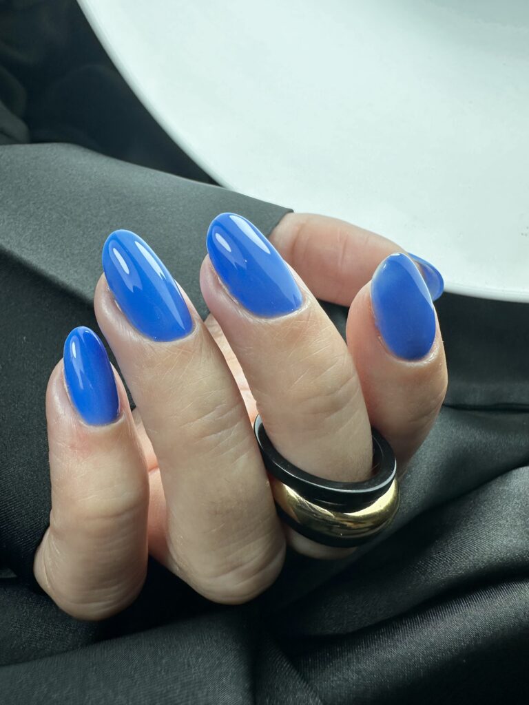 Manucure bleu